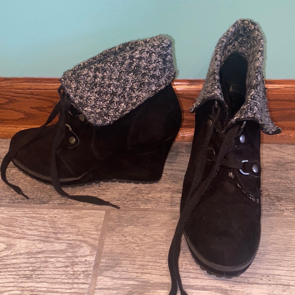 Black heeled booties